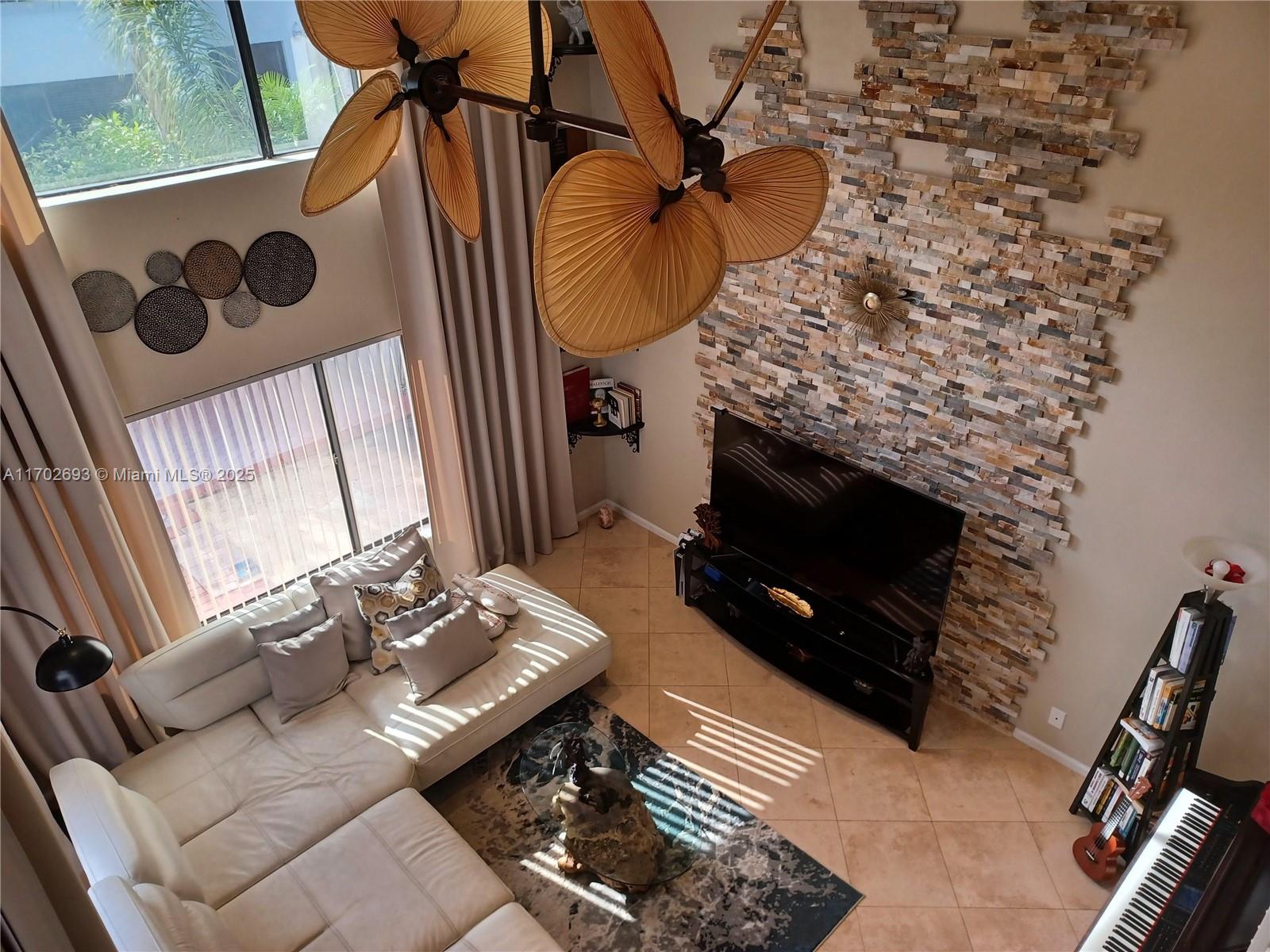 WIMBLEDON VILLAS OF VIA V - Residential