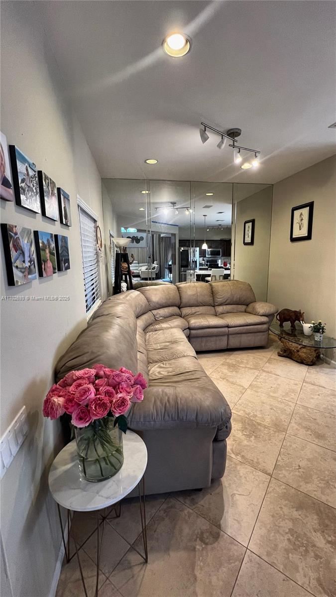 WIMBLEDON VILLAS OF VIA V - Residential