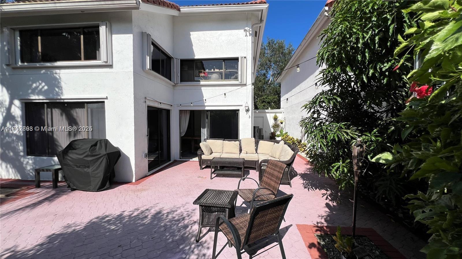 WIMBLEDON VILLAS OF VIA V - Residential