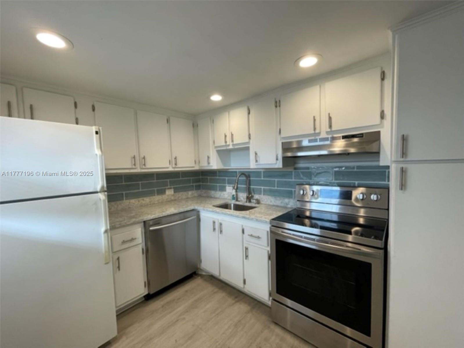 BRAVURA I CONDO - Residential