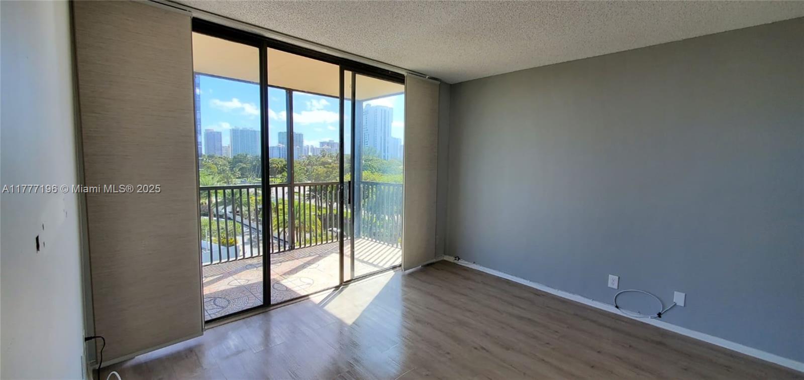 BRAVURA I CONDO - Residential