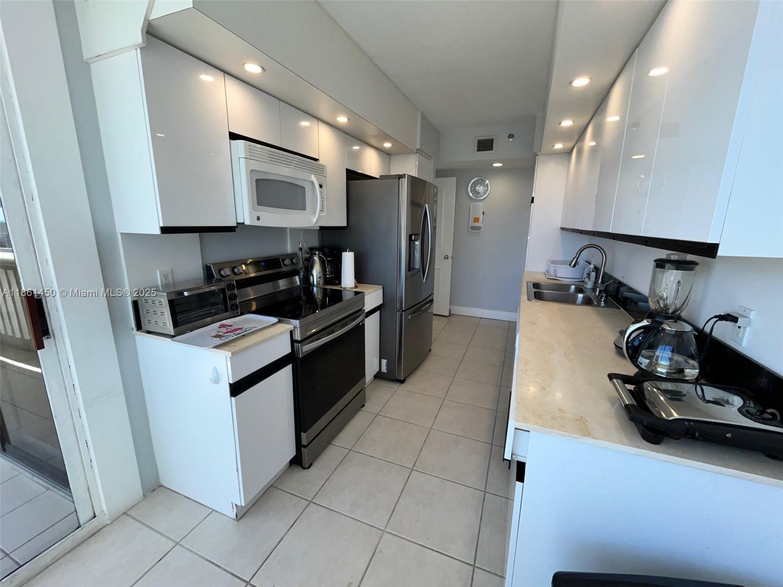 1000 ISL BLVD WILLIAMS IS - Residential Lease