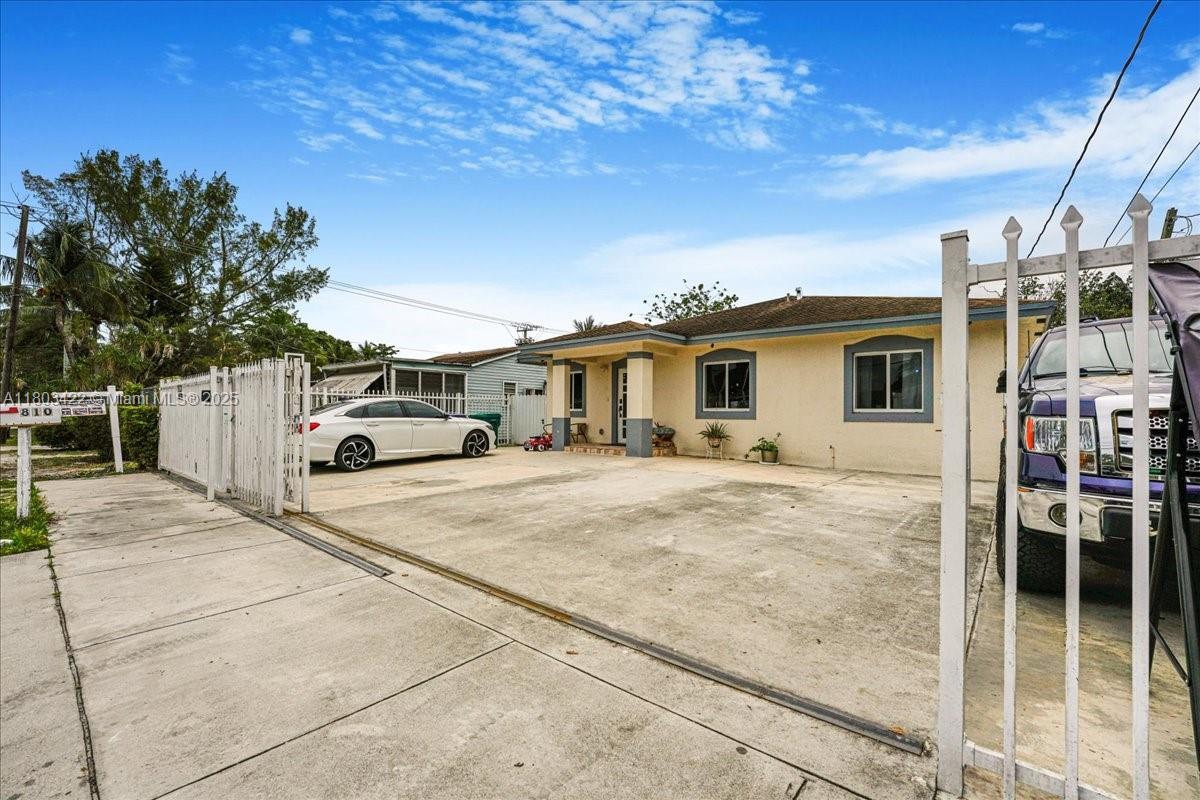 810 NW 112th St