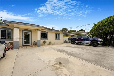 810 NW 112th St Miami FL 33168