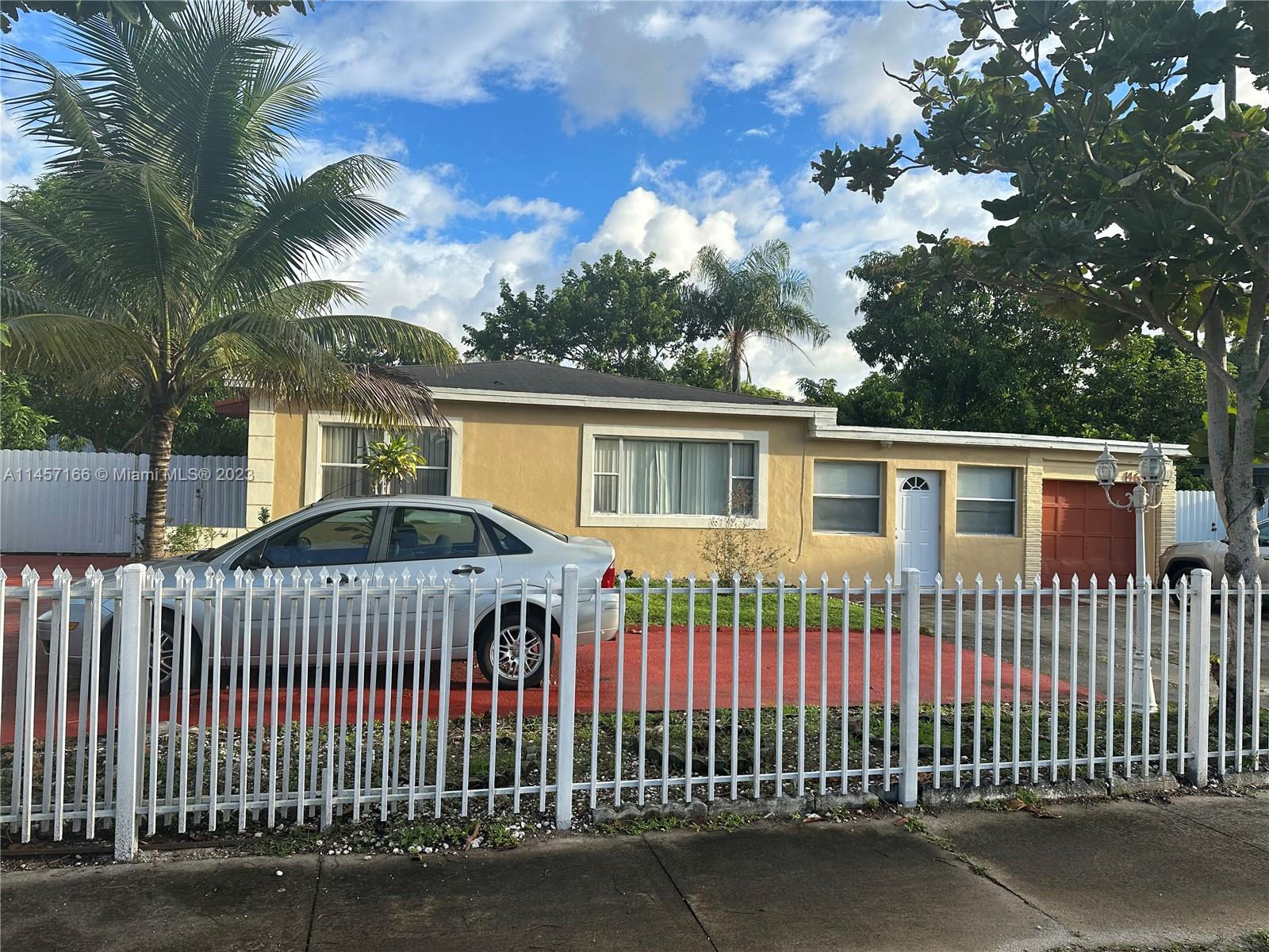 LACATION , LOCATION , LOCATION ! VERY NICE FENCED 3 BD & 2 BATH SINGLE FAMILY READY TO MOVE IN. LANDLORD REQUIRED 1ST MONTH, LAST MONTH & ONE MONTH OF SECURUTY DEPOSIT TO MOVE IN. PROPERTY IS SITUATED IN QUIET STREET AND HAS LOT OF SPACES . TENANTS WILL RESPONSIBLE TO PAY ALL UTILITIES & LANDLORD WILL DO THE YARD MAINTENANCE. PROPERTY IS AVAILABLE IMMEDIATELY. We're accepting qualified prospective tenants ONLY. This is the best deal in TOWN. IT WON'T LAST. Call us NOW! SEE BROKER REMARKS.
