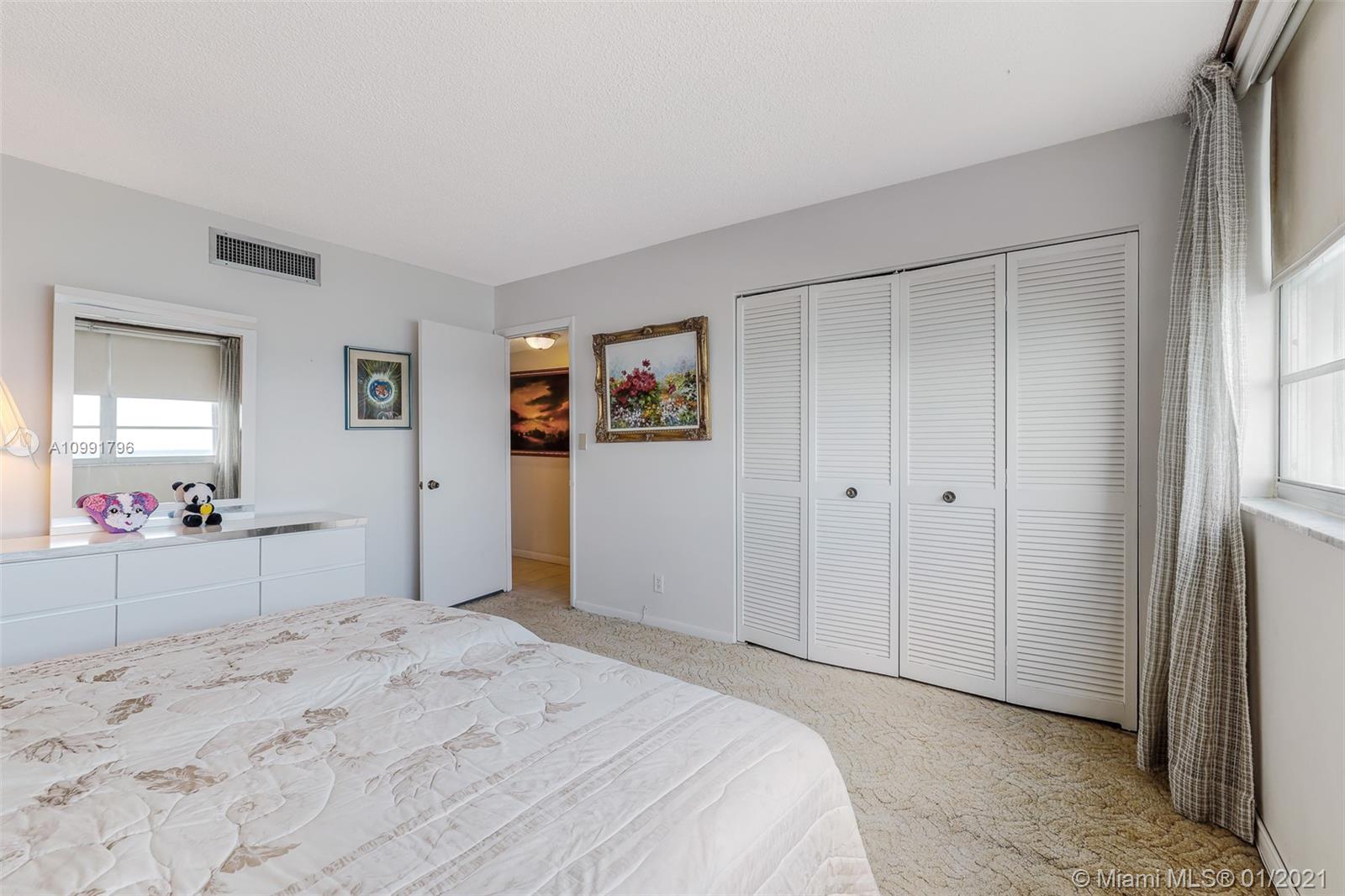 LA MER ESTATES SOUTH COND - Residential