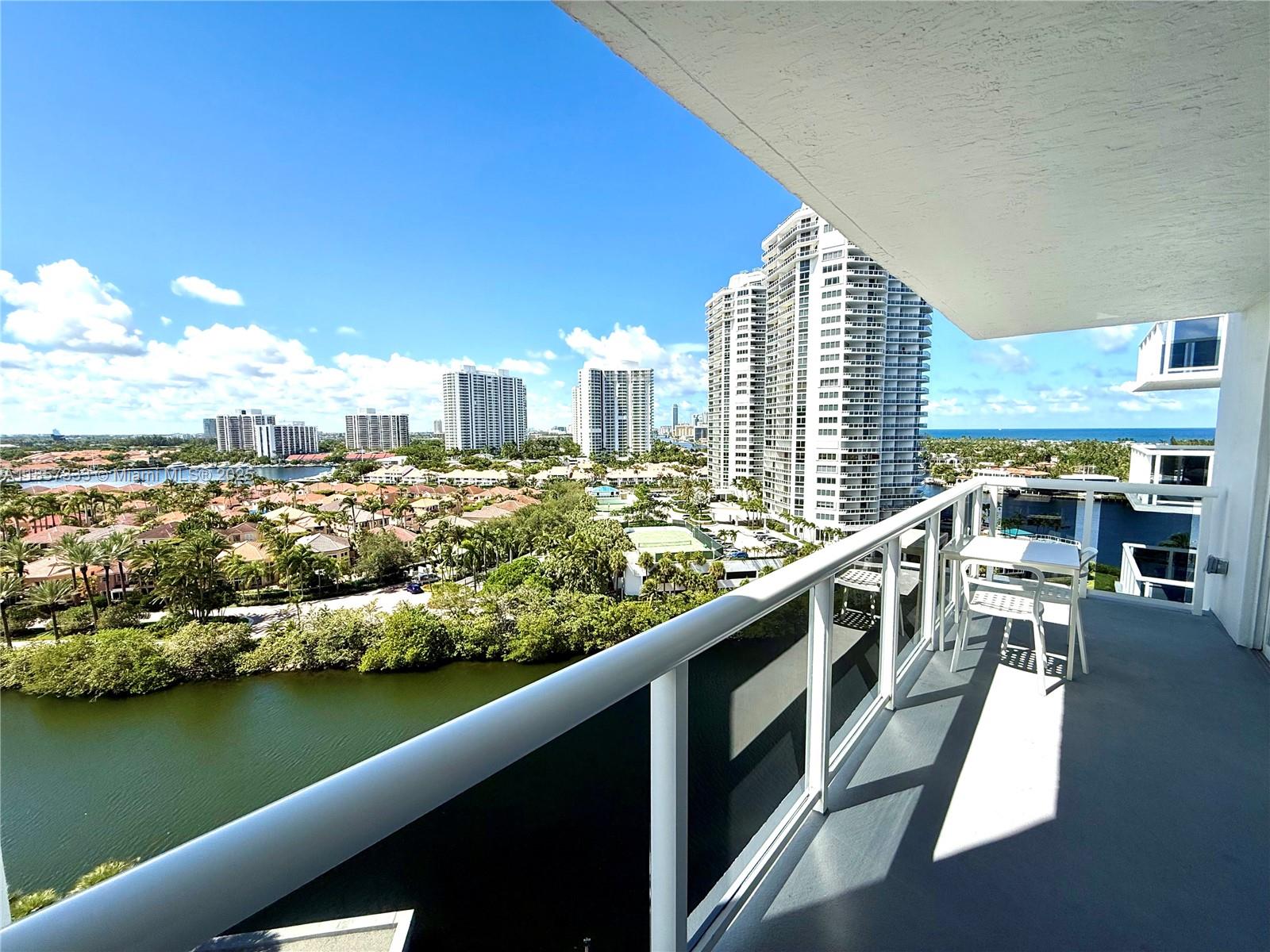 AVENTURA! Stunning 2B/2B, 1,049 SF, furnished residence with unobstructed ocean, Intracoastal & city views! Fully renovated & freshly painted with brand-new furniture, A/C, marble floors & vinyl in bedrooms. Prestigious Aventura Circle location—walk to Aventura Mall (Top 10 in USA) & just 5 min from the beach. Bright split floor plan, floor-to-ceiling windows, balcony access & breathtaking views from every room. Spacious walk-in closets, 1 assigned parking.
* Lease from 3 months to 1 year*