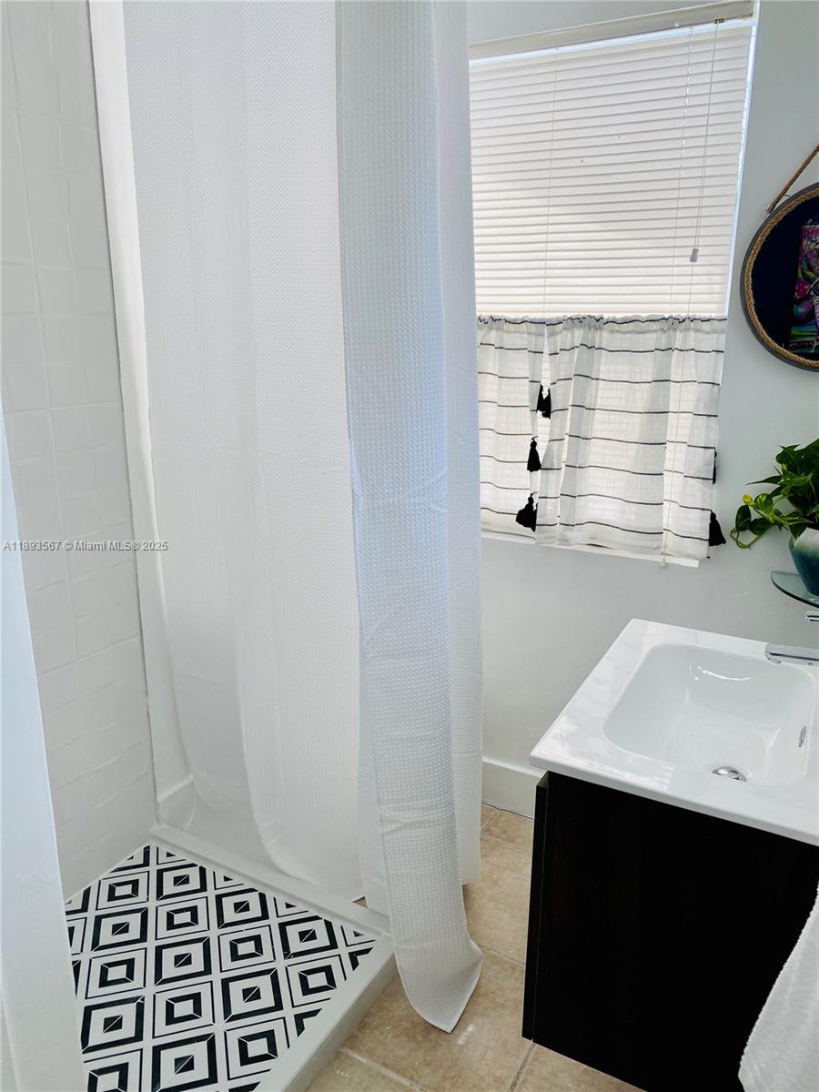 BUENA VISTA GARDENS - Residential Lease