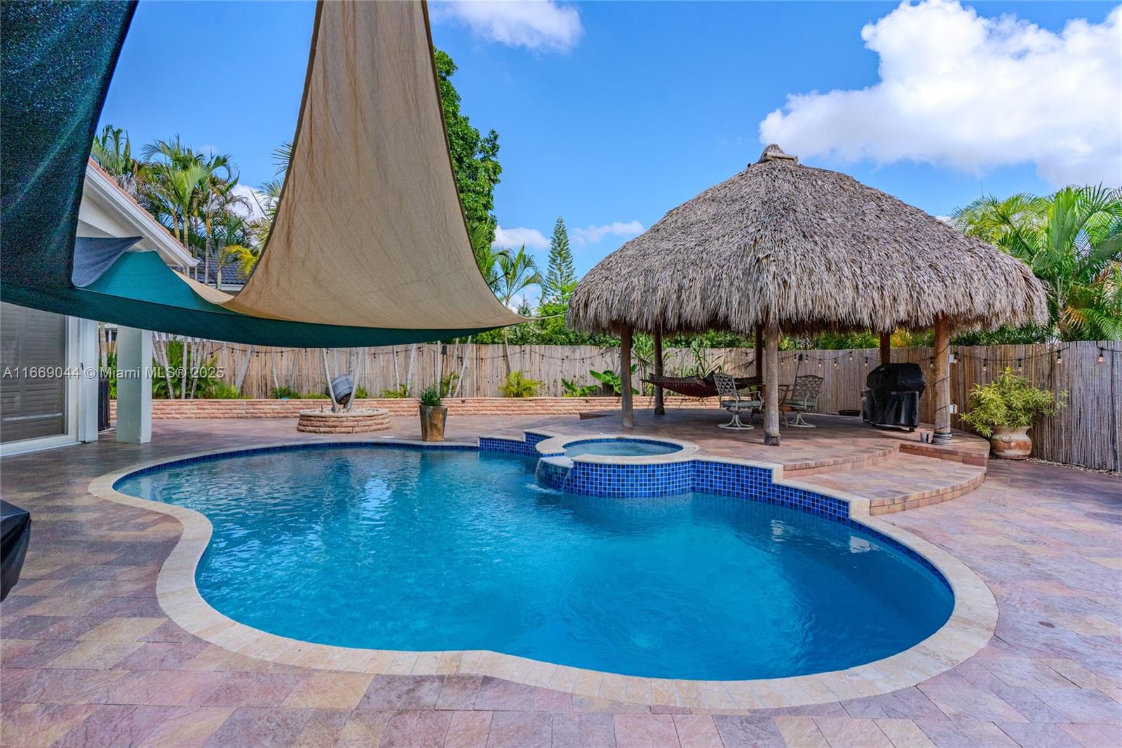 3915 SW 185th Ter