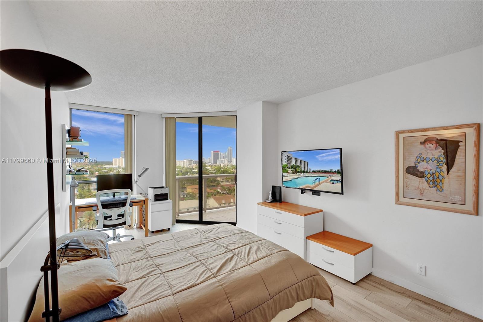 HARBOR TWS AT THE WATERWA - Residential