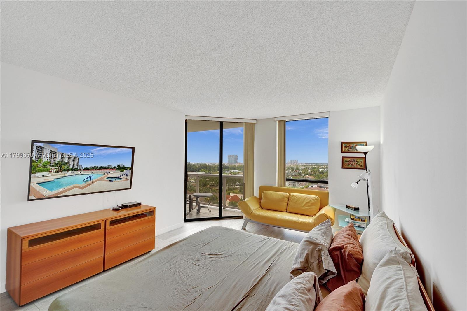 HARBOR TWS AT THE WATERWA - Residential