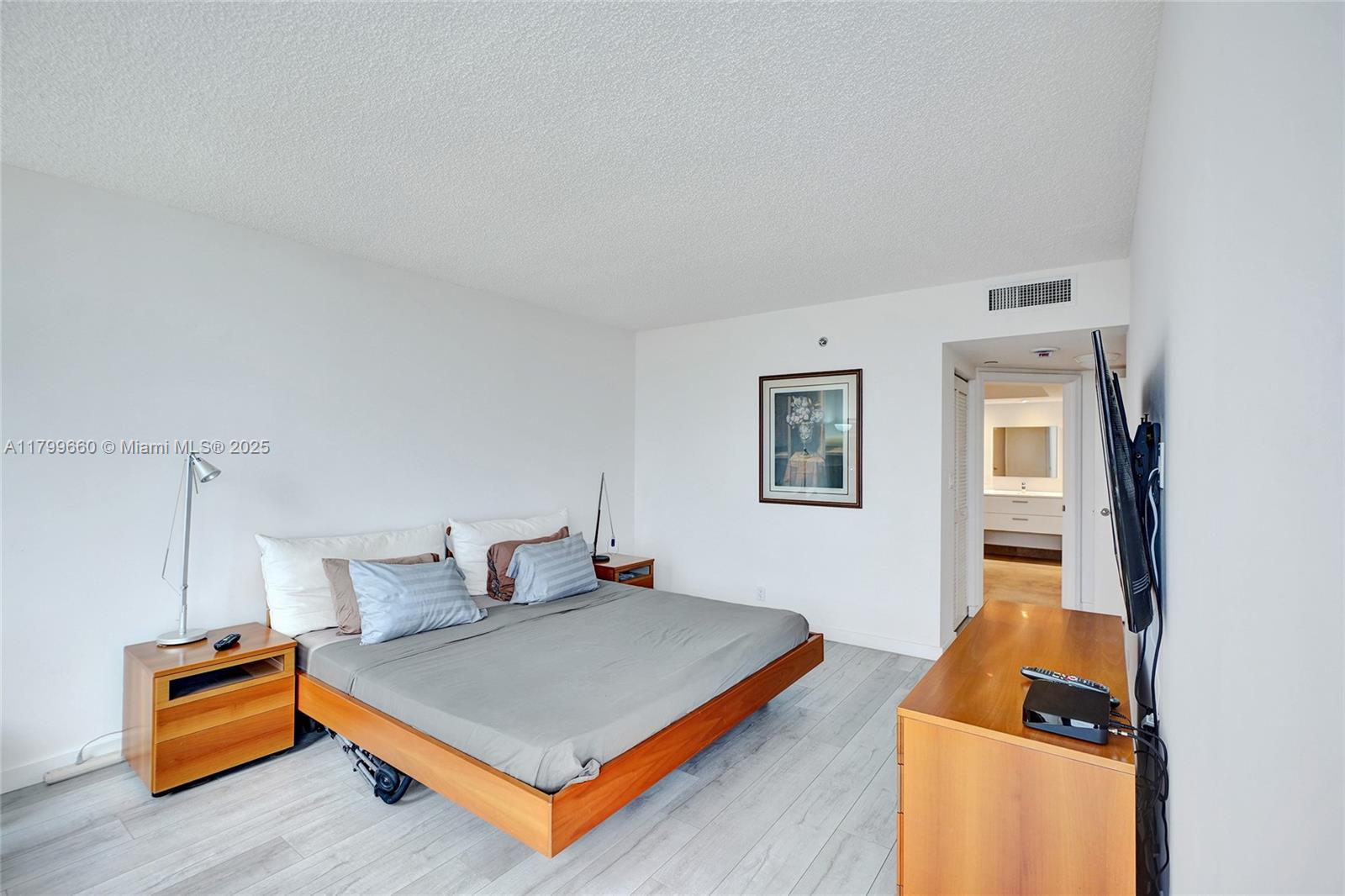 HARBOR TWS AT THE WATERWA - Residential