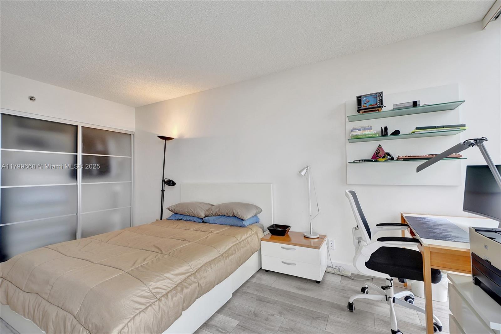 HARBOR TWS AT THE WATERWA - Residential