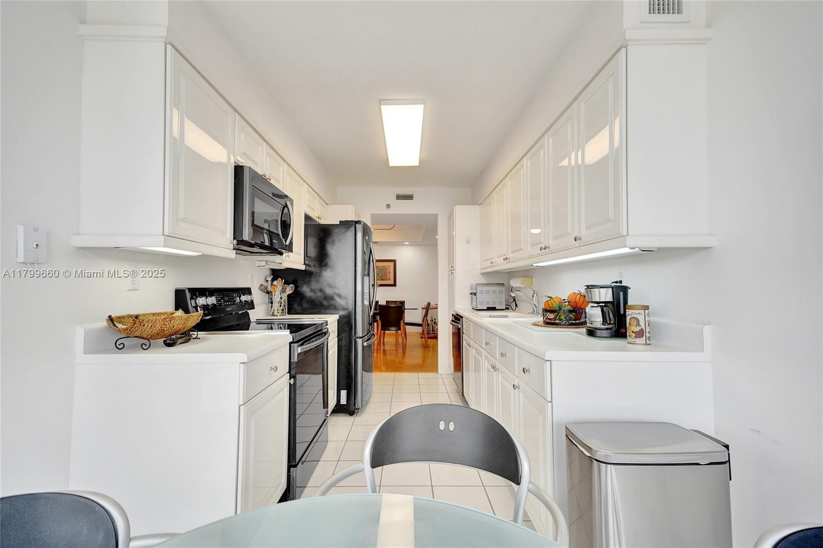 HARBOR TWS AT THE WATERWA - Residential