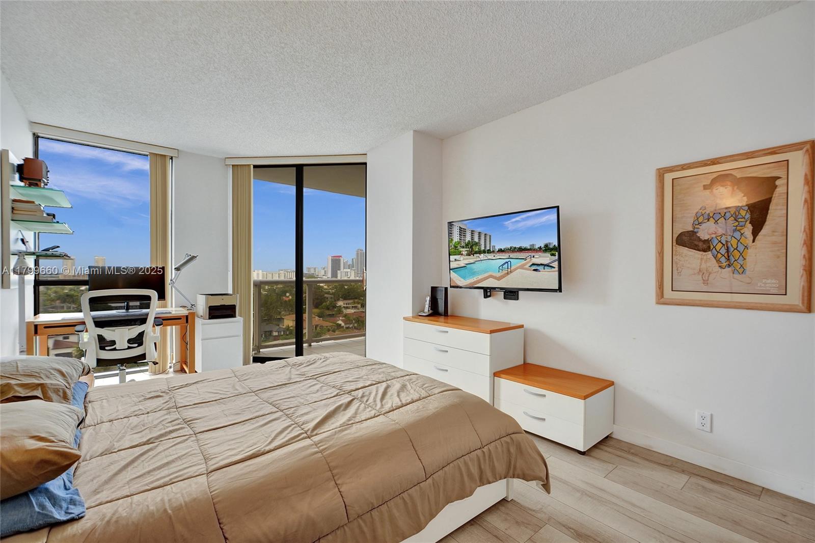 HARBOR TWS AT THE WATERWA - Residential