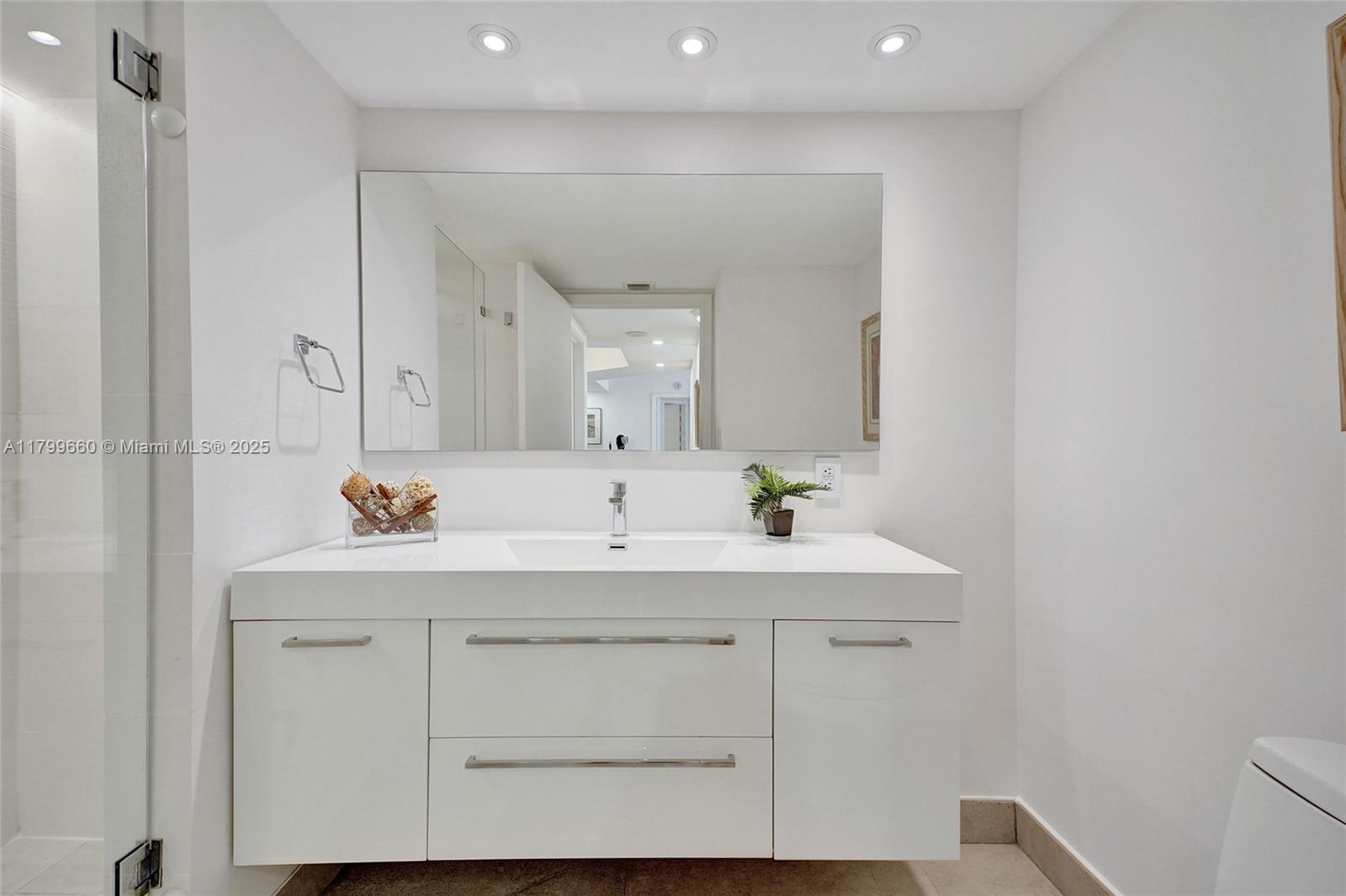 HARBOR TWS AT THE WATERWA - Residential