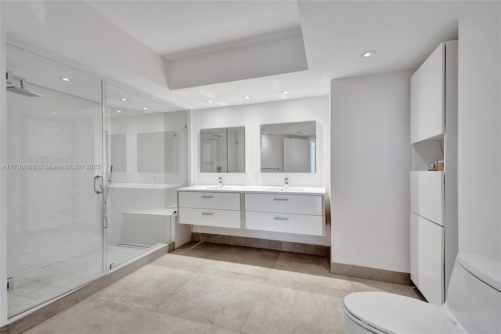 HARBOR TWS AT THE WATERWA - Residential