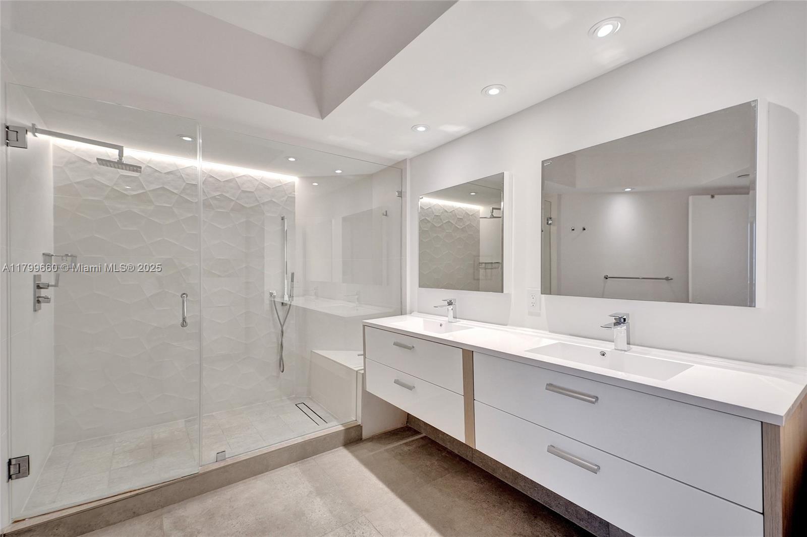 HARBOR TWS AT THE WATERWA - Residential