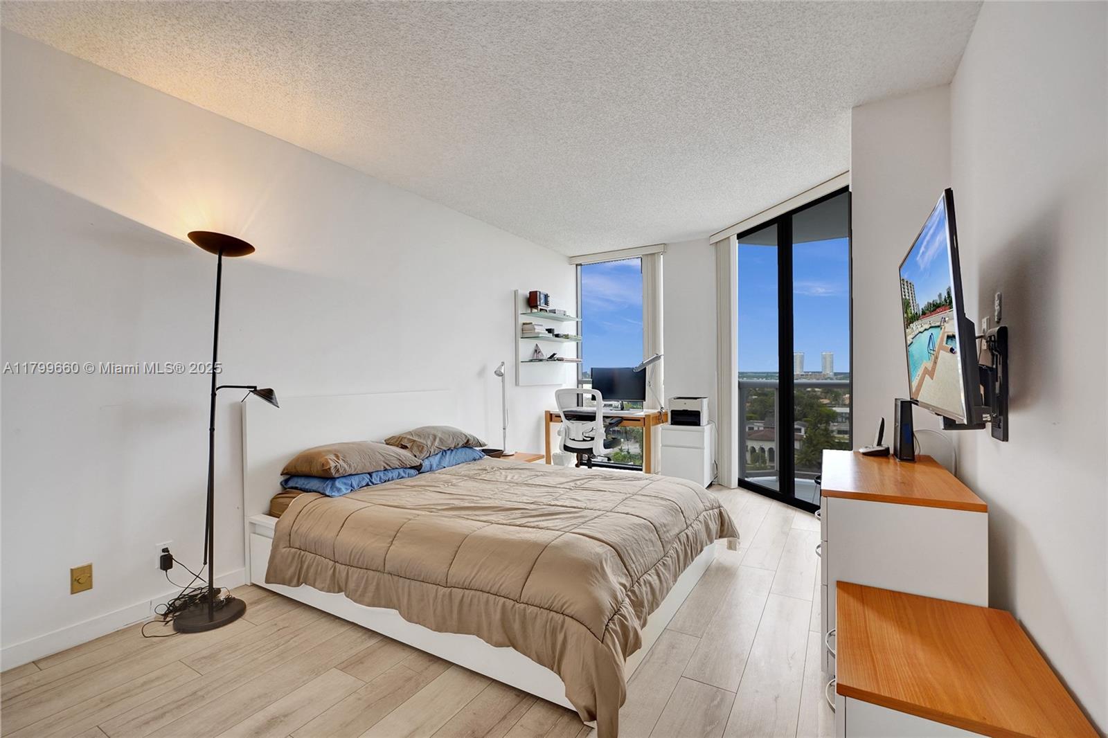 HARBOR TWS AT THE WATERWA - Residential