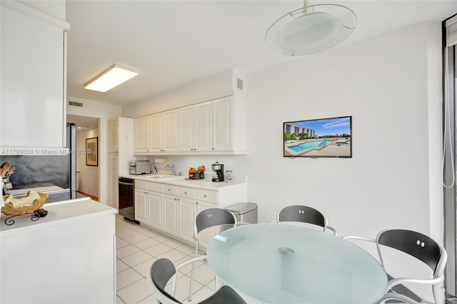 HARBOR TWS AT THE WATERWA - Residential