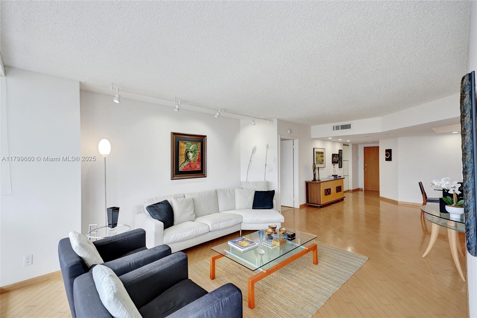 HARBOR TWS AT THE WATERWA - Residential