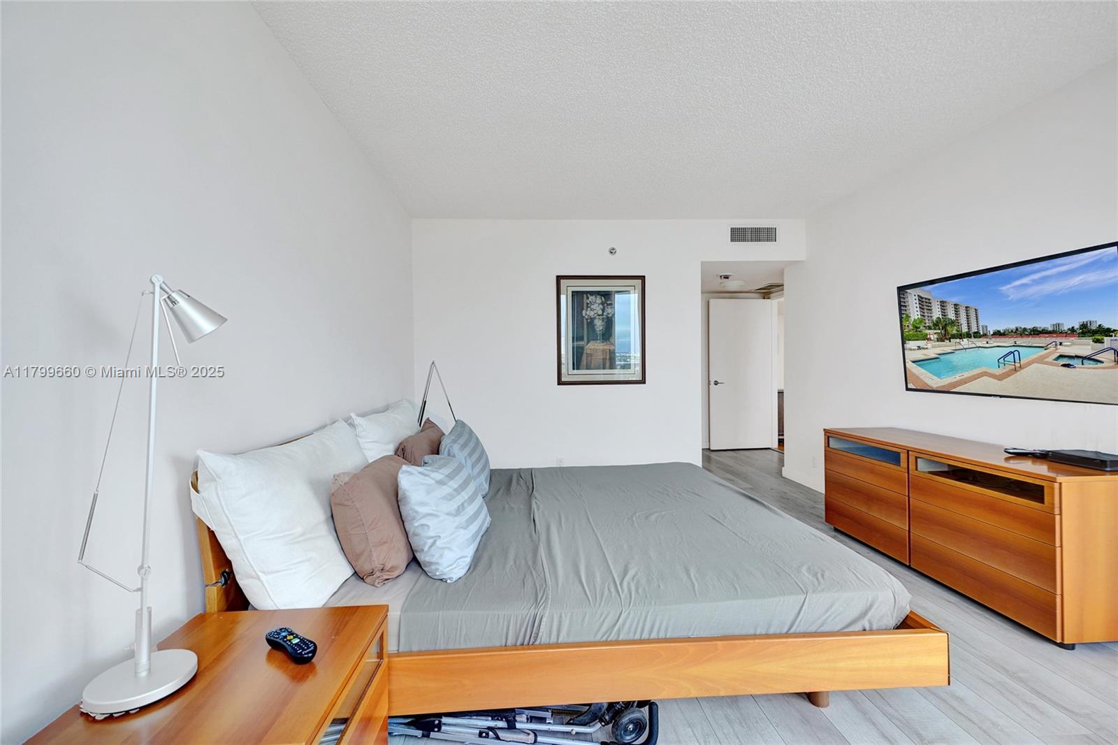 HARBOR TWS AT THE WATERWA - Residential