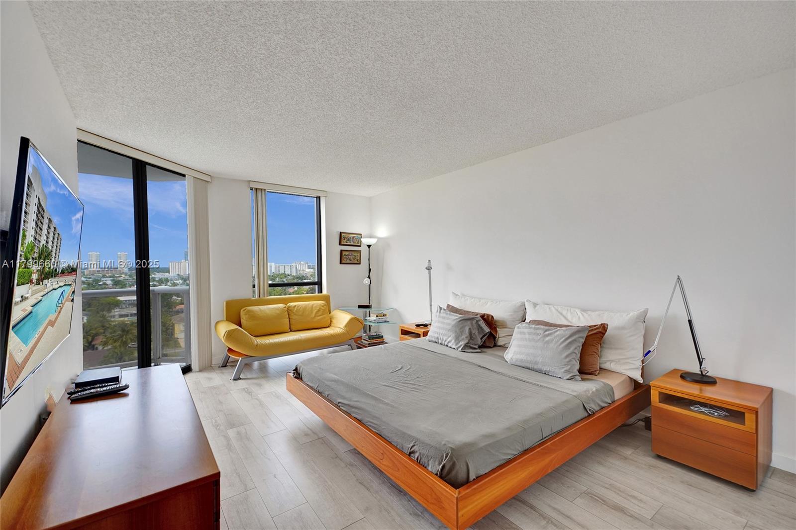 HARBOR TWS AT THE WATERWA - Residential