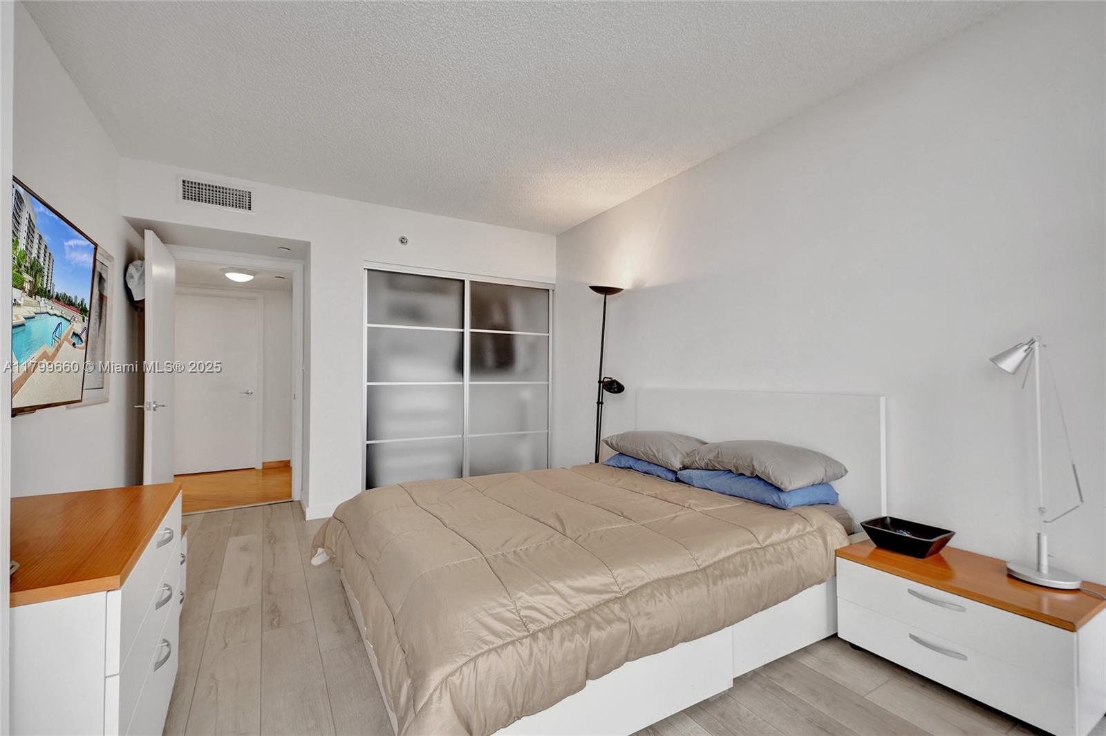 HARBOR TWS AT THE WATERWA - Residential