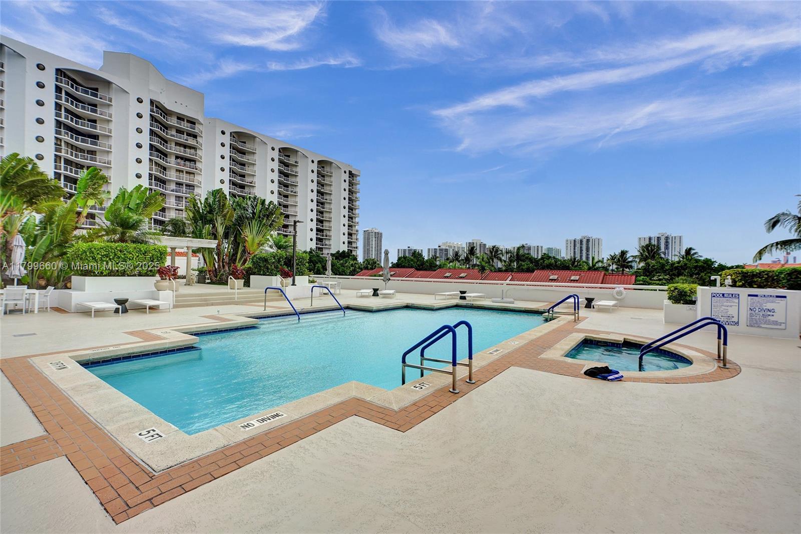 HARBOR TWS AT THE WATERWA - Residential