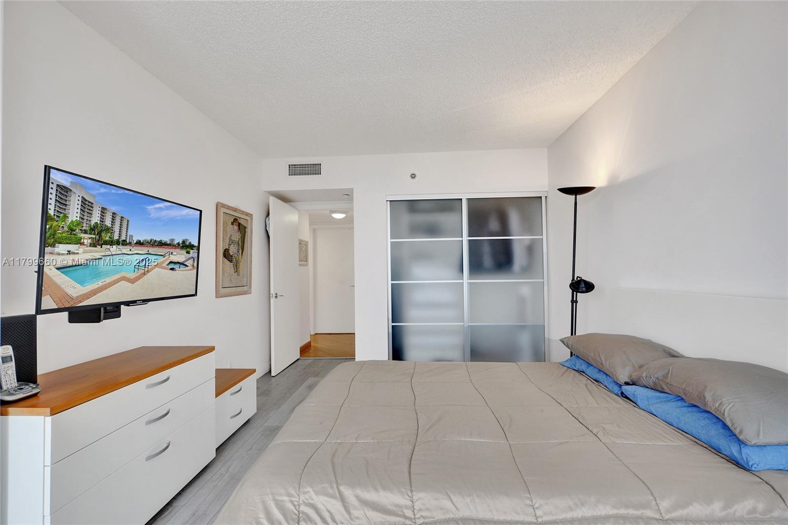 HARBOR TWS AT THE WATERWA - Residential