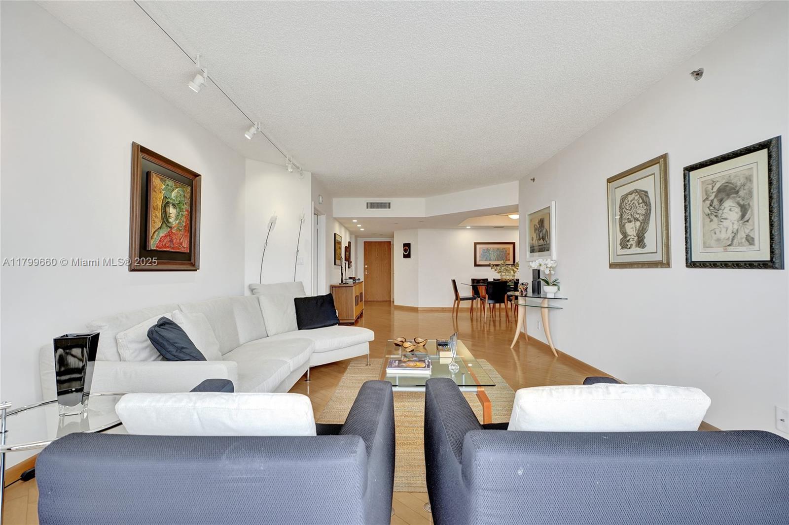 HARBOR TWS AT THE WATERWA - Residential