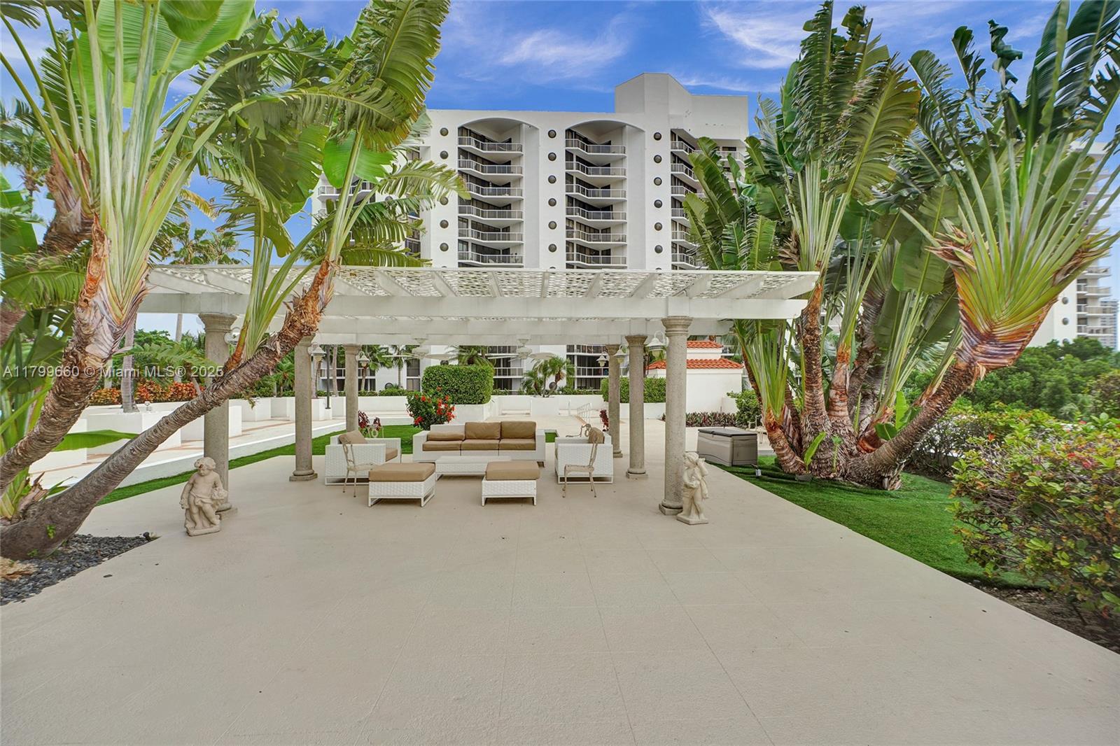 HARBOR TWS AT THE WATERWA - Residential