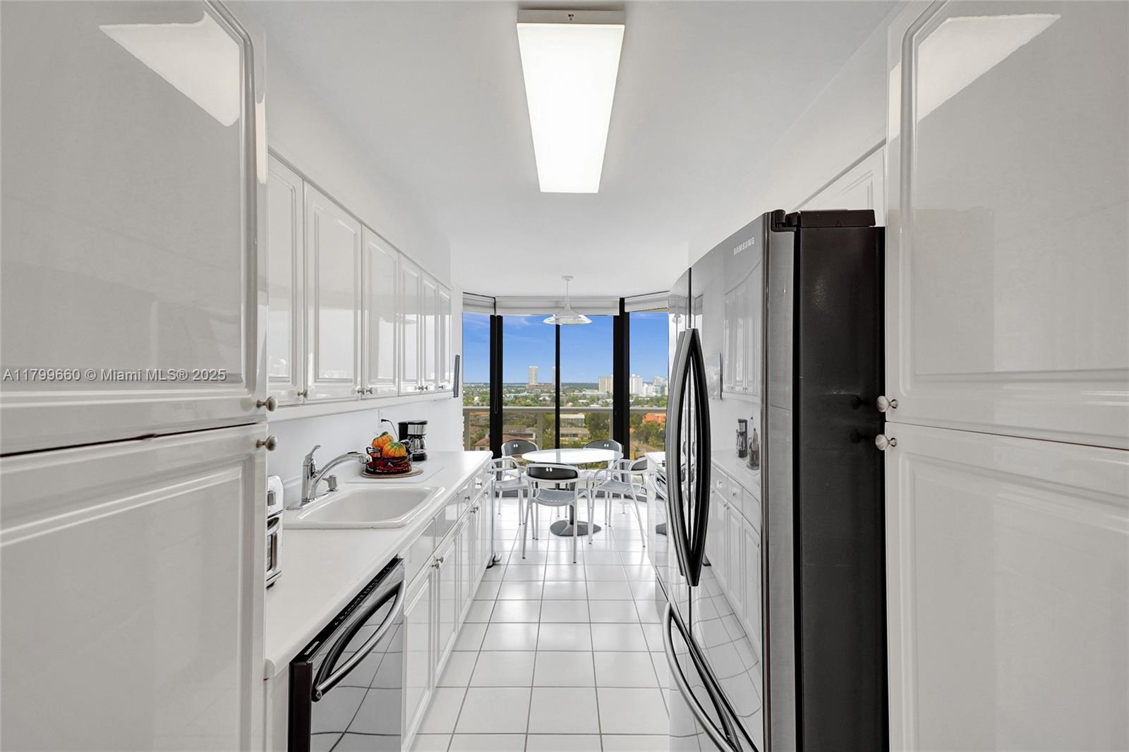 HARBOR TWS AT THE WATERWA - Residential