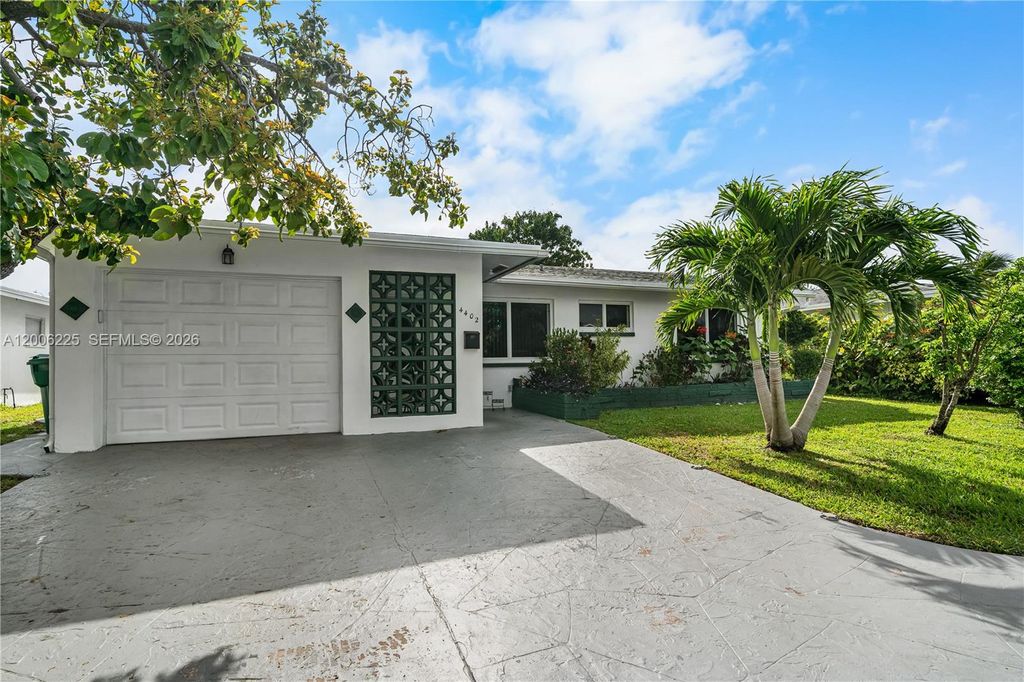 Photo of 4402 NW 44th Ave, Tamarac, FL 33319 (MLS # A12006225)