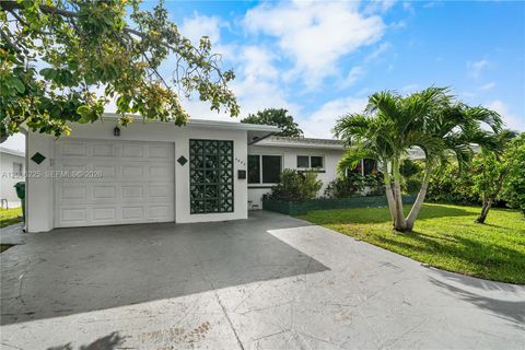 Tiny photo for 4402 NW 44th Ave, Tamarac, FL 33319 (MLS # A12006225)