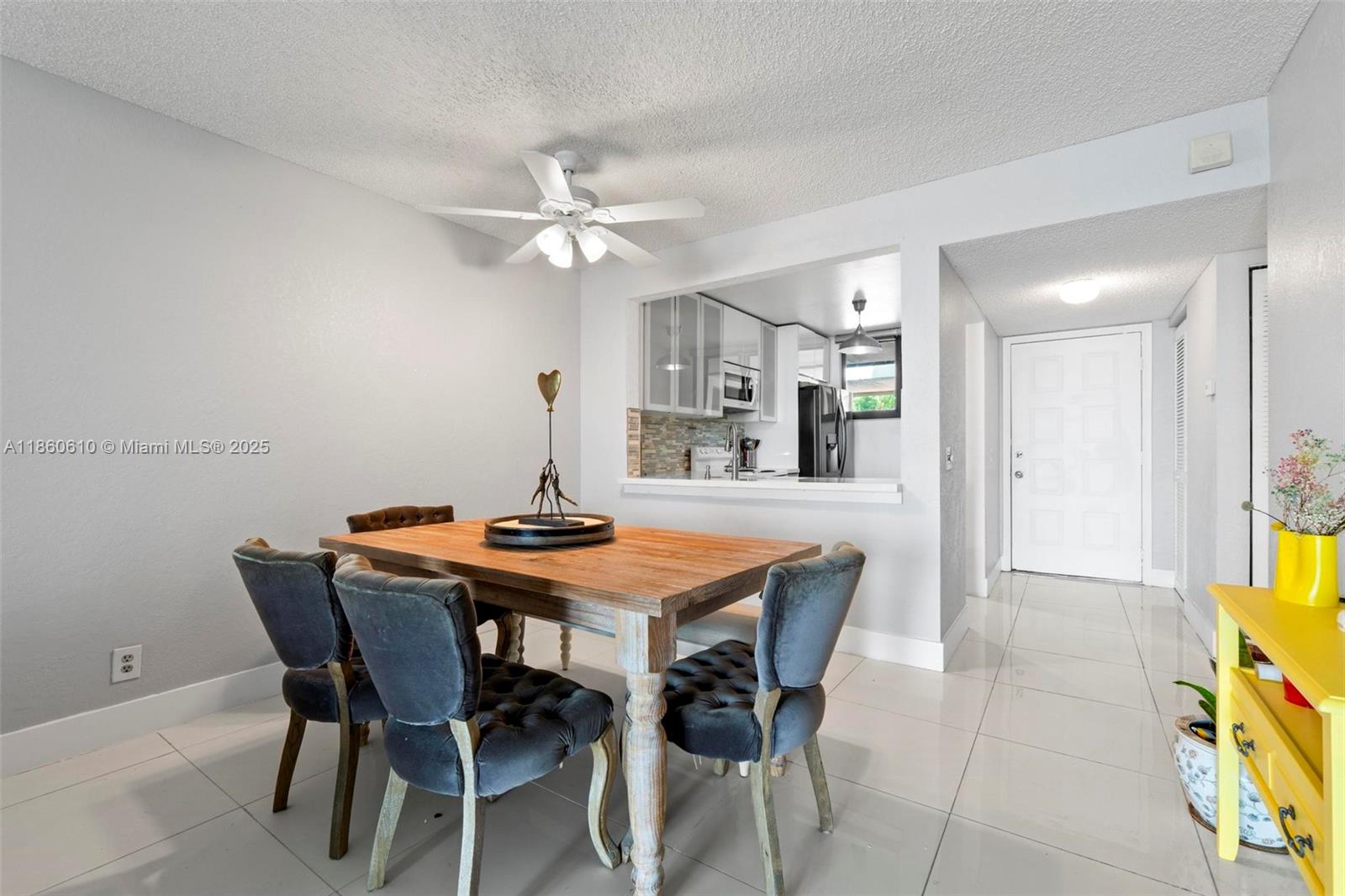 LAKE EMERALD CONDOMINIUM - Residential