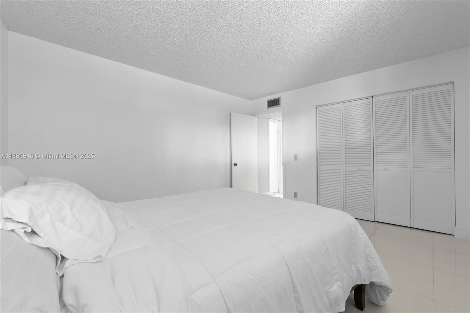 LAKE EMERALD CONDOMINIUM - Residential