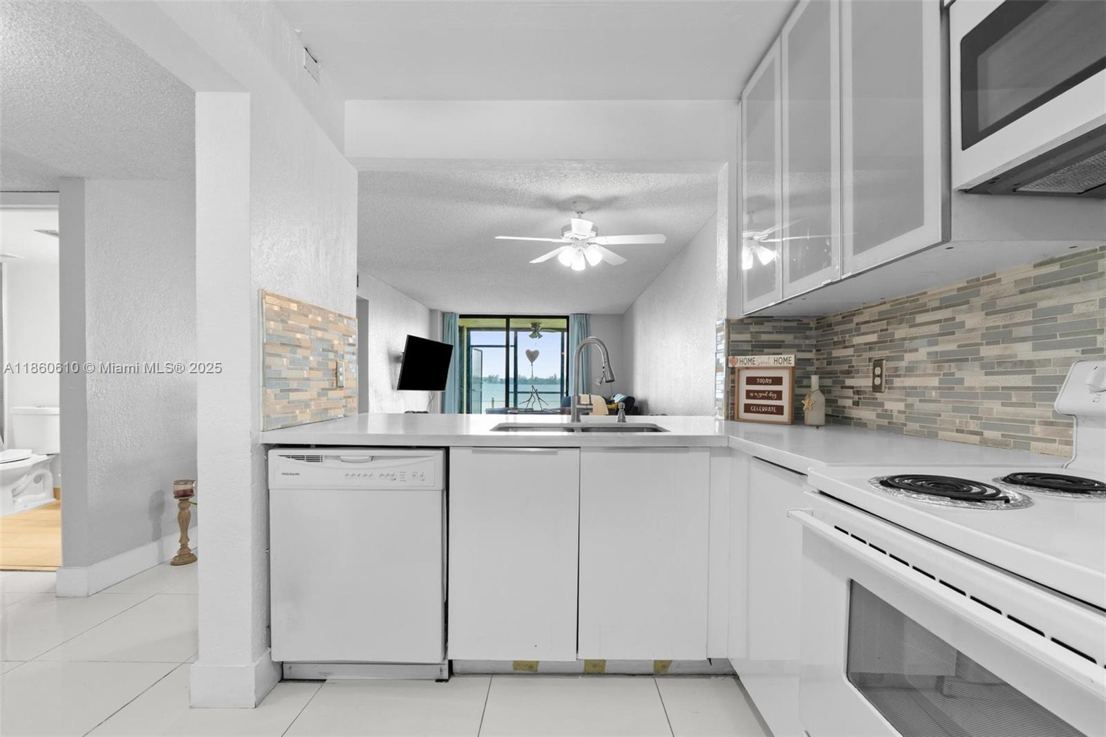 LAKE EMERALD CONDOMINIUM - Residential