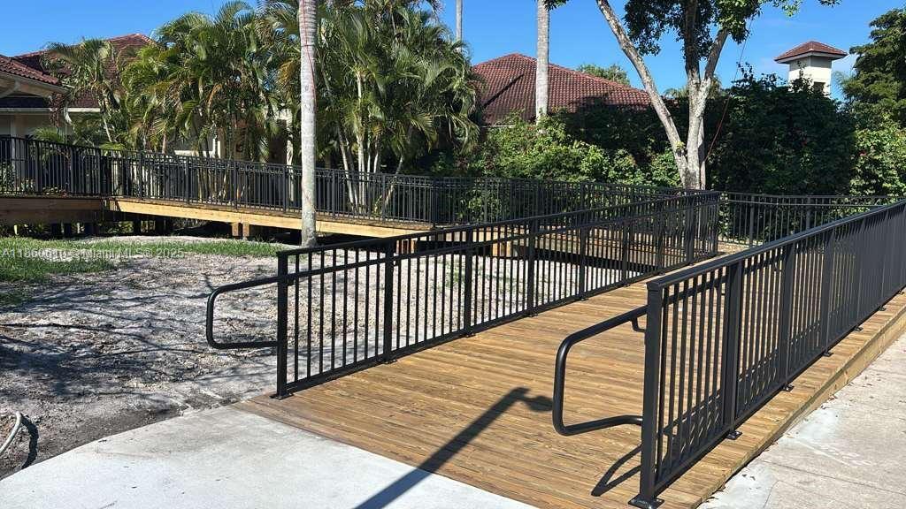 LAKE EMERALD CONDOMINIUM - Residential