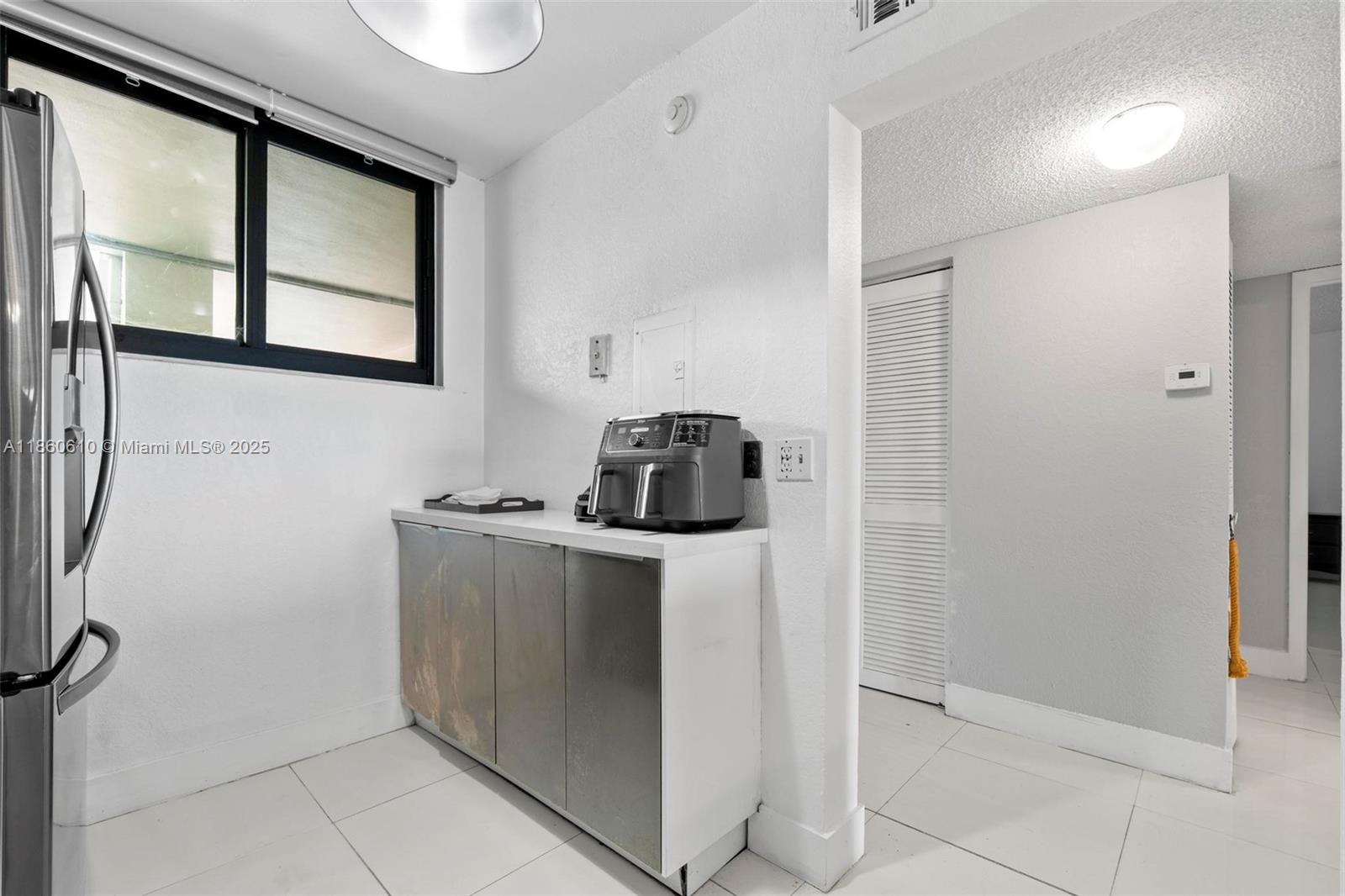 LAKE EMERALD CONDOMINIUM - Residential