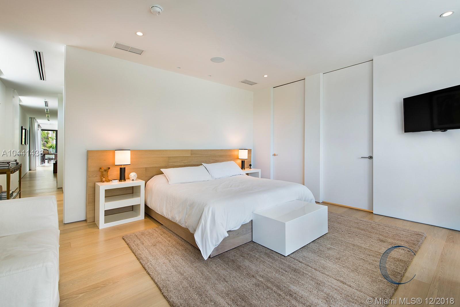 SUNSET ISLANDS-ISLAND NO - Residential