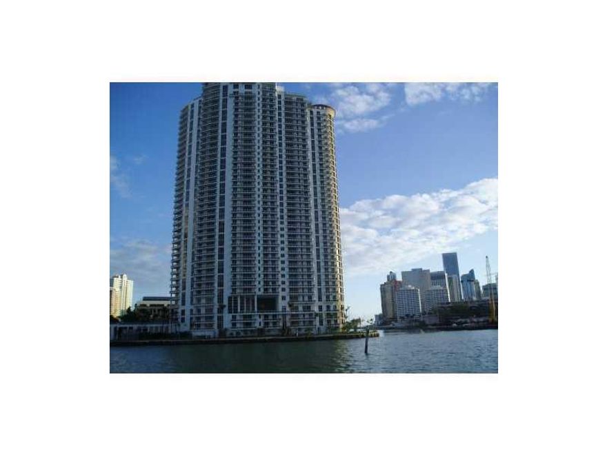 Beautiful 22nd floor unit, offering 3 bedrooms & 2.1 bathrooms, washer & dryer, marble floors throughout, amazing intracoastal and city views. Building features great amenities indoor racquetball, tennis court, gym, pool, party room, business center and m uch more. It won't last!!!