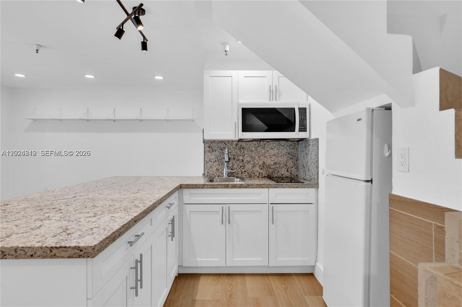 BRISTOL CONDO - Residential