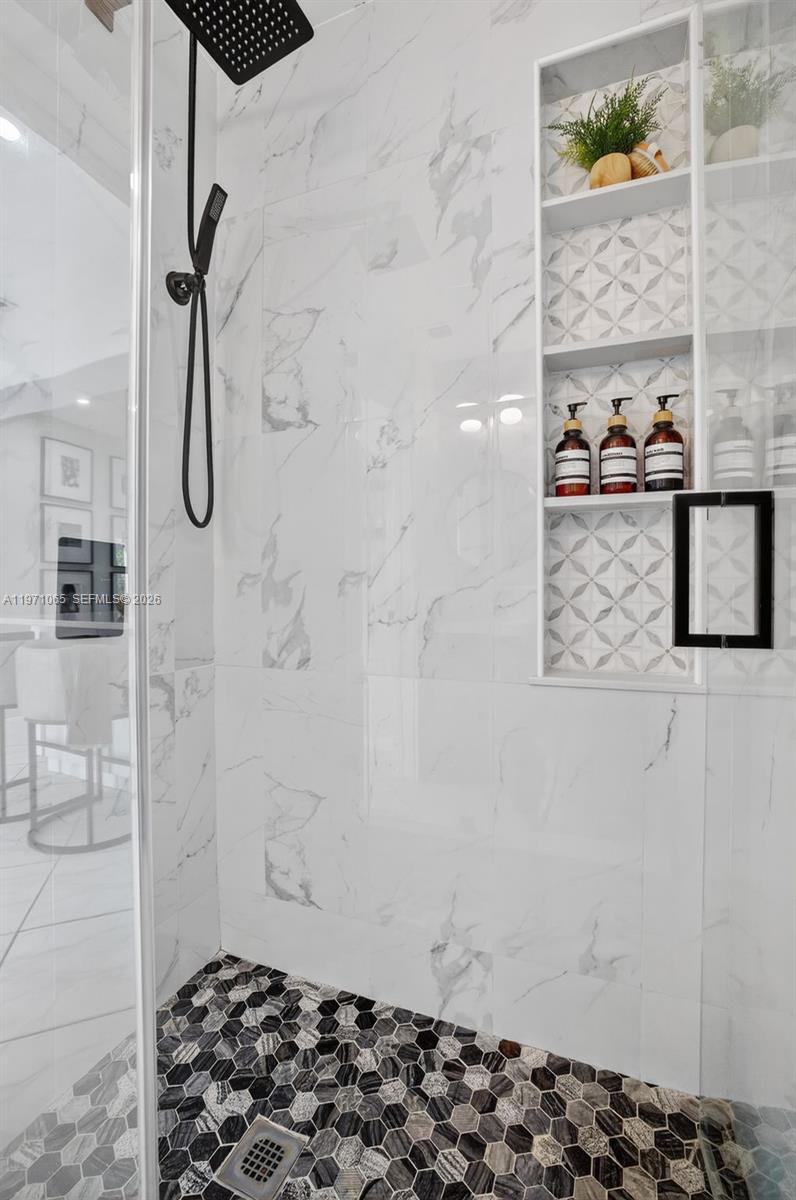 LAUDERDALE - Residential