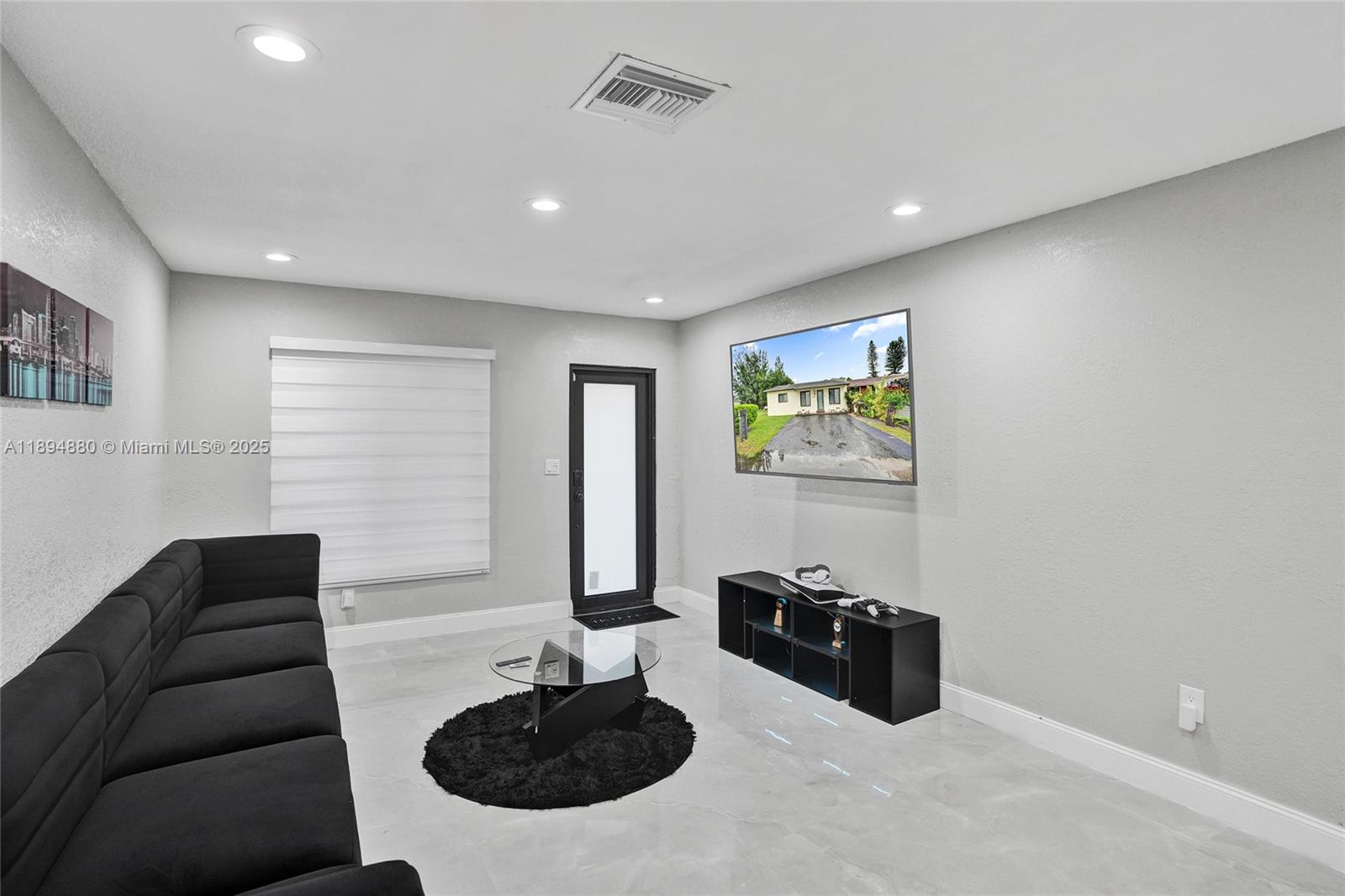 LESLIE ESTATES SEC FOUR - Residential Lease