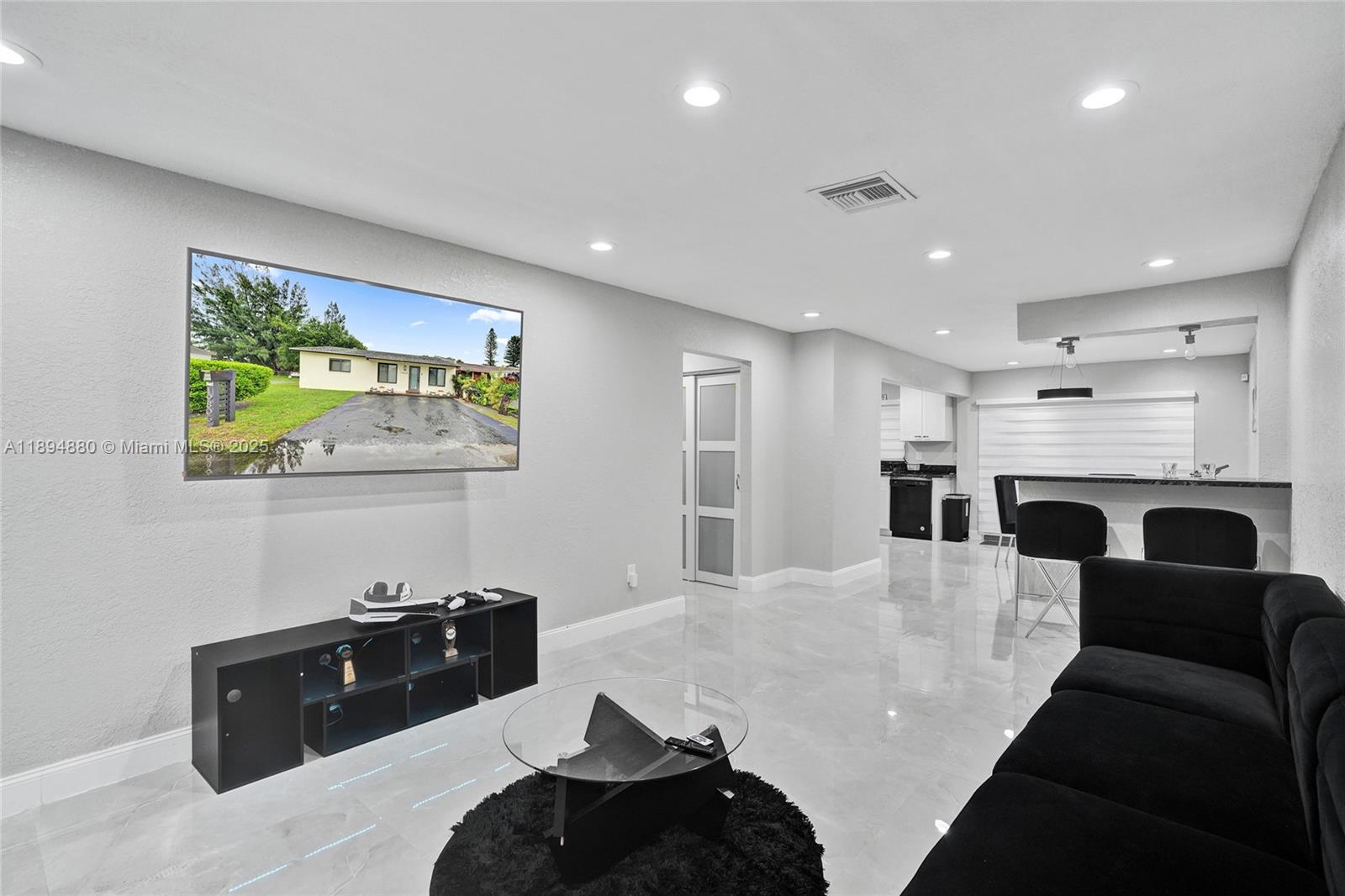 LESLIE ESTATES SEC FOUR - Residential Lease