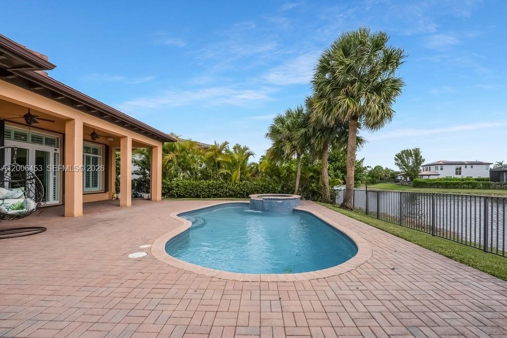 HERON BAY NORTHEAST - Residential