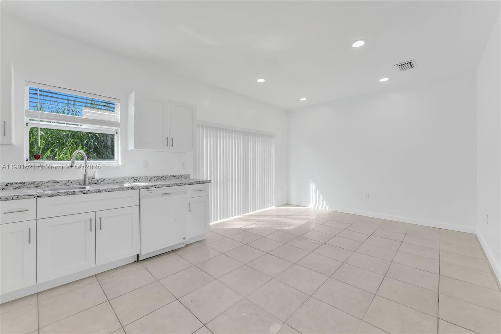 VENETIA GROVE - Residential