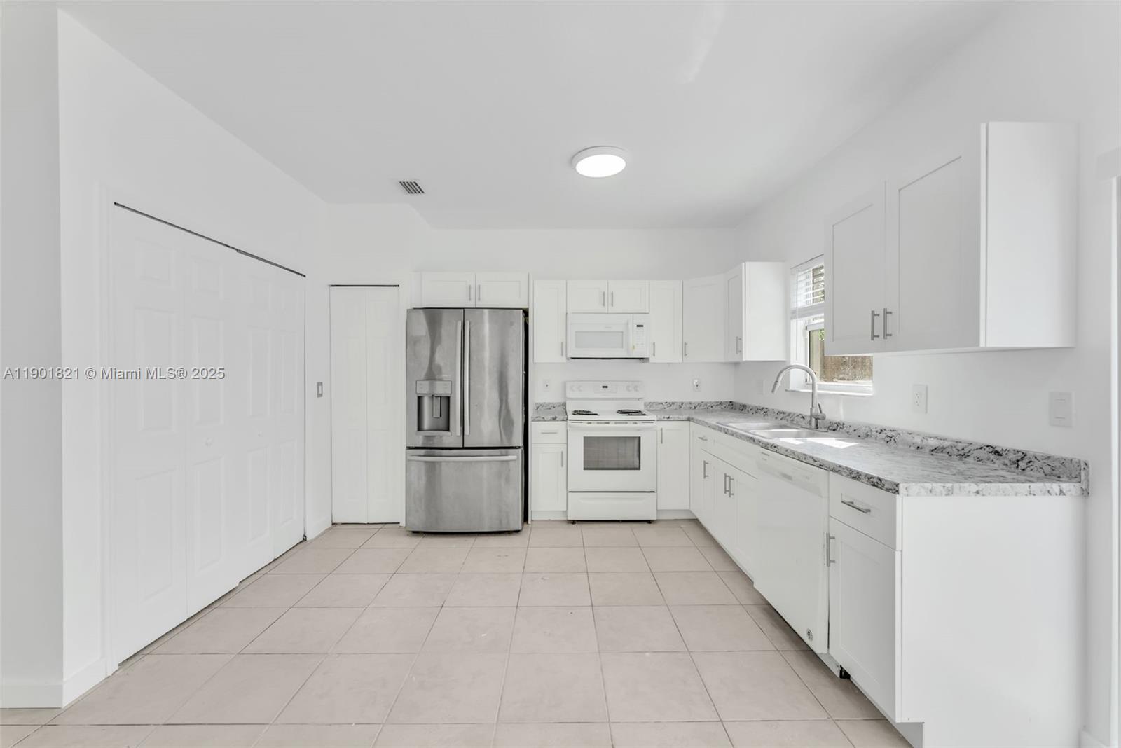 VENETIA GROVE - Residential