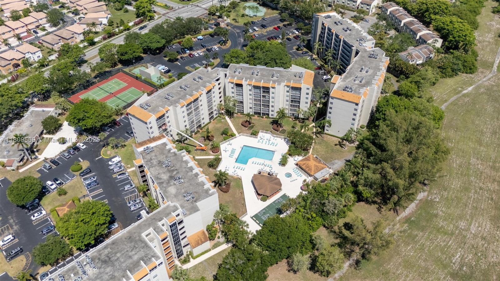 3910 Inverrary Blvd 101-B, Lauderhill, Miami-Dade County, Florida - 3 Bedrooms  
3 Bathrooms - 